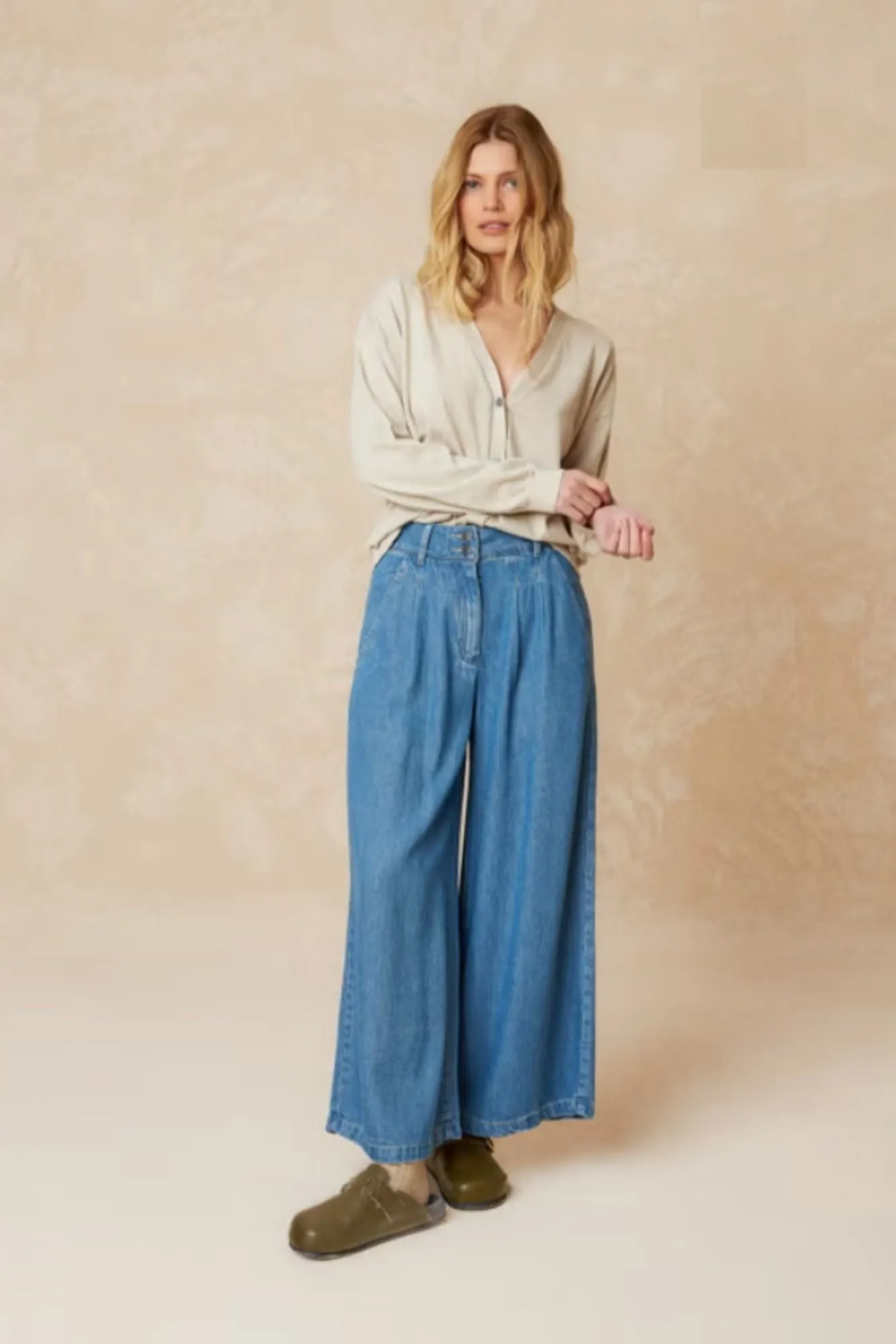 Amelia Pleated Wide Leg Jeans