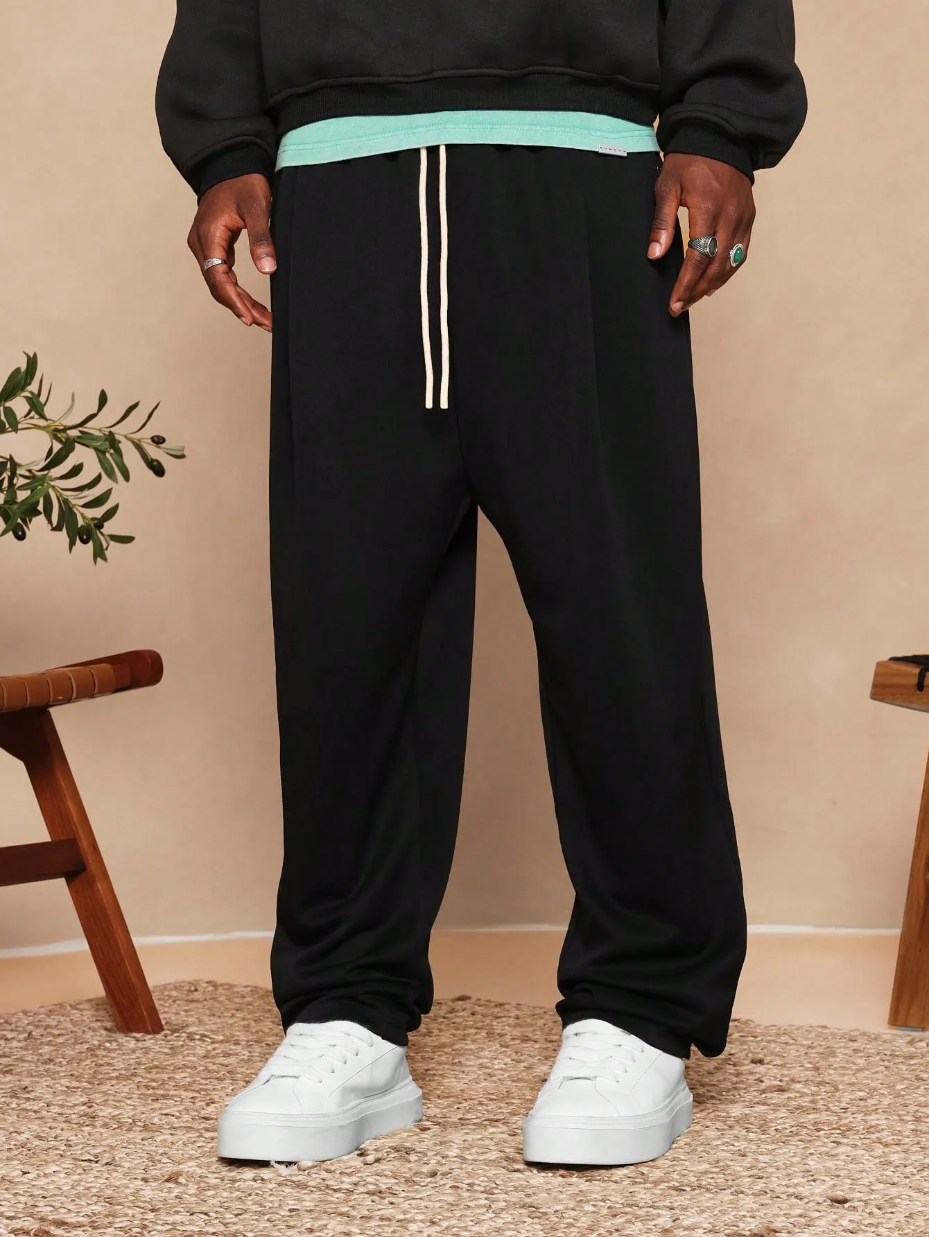 Straight Fit Pleated Essential Jogger